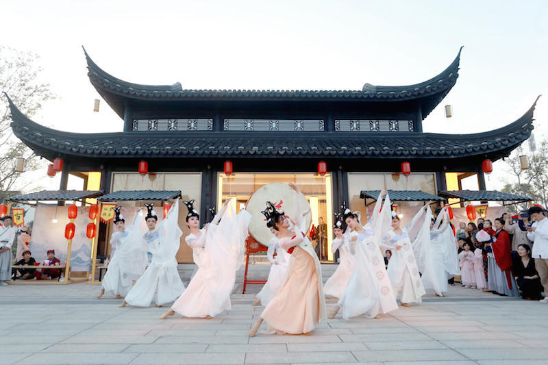 春季怎么穿出新花样?"汉风"元素带来新潮流,美出新高度