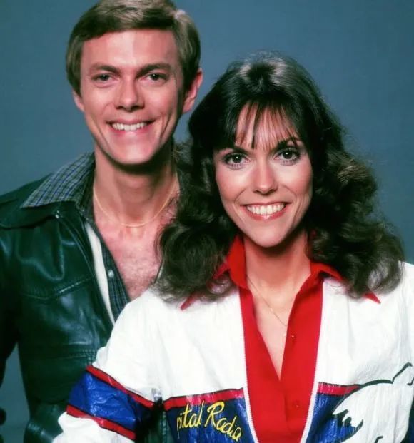 卡朋特乐队是美国歌手理查德·卡朋特和卡伦·卡朋特兄妹,于1965年