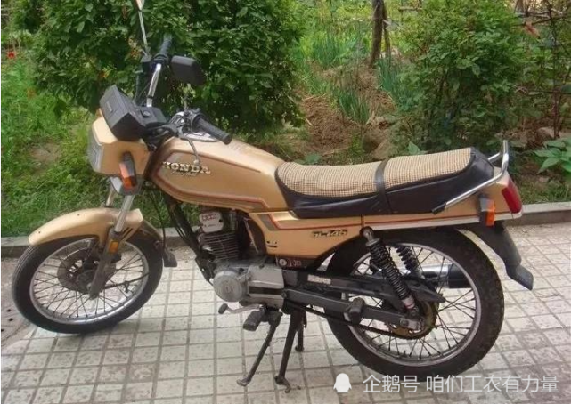 80年代的摩托车:honda gl145,土豪金车漆,四眼排气,真经典|车漆|本田