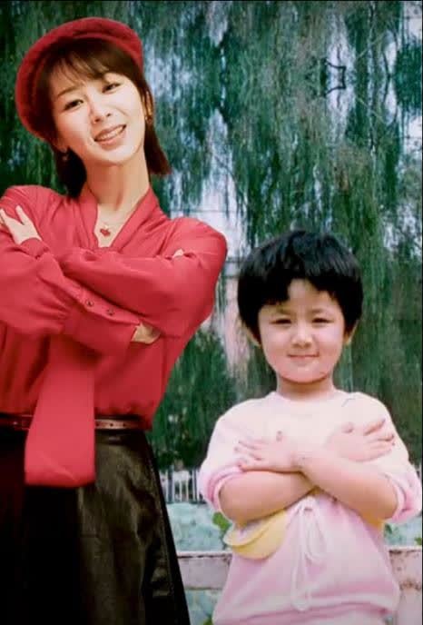 杨紫和小时候的自己同框挑战童年蓝线三连拍网友真5g冲浪