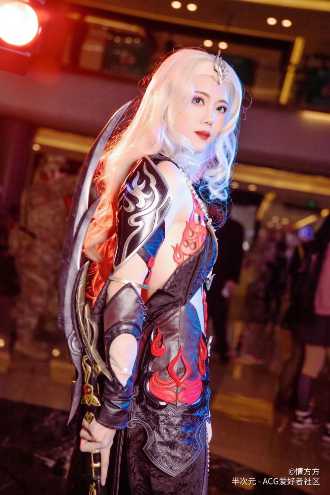 出镜:cn虎子 phx:情方方 喵姐美如画!喵姐在嘛?想看圣火纹!