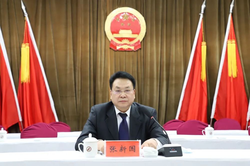 区人大常委会副主任张新国就如何开好本次会议提出三点意见:● 严肃会