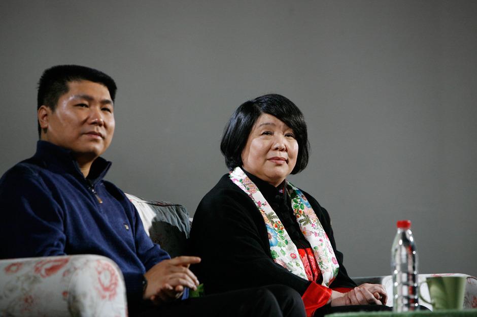 作家毕淑敏与儿子芦淼"文二代"的身份,让他们出生即在罗马,比同龄人