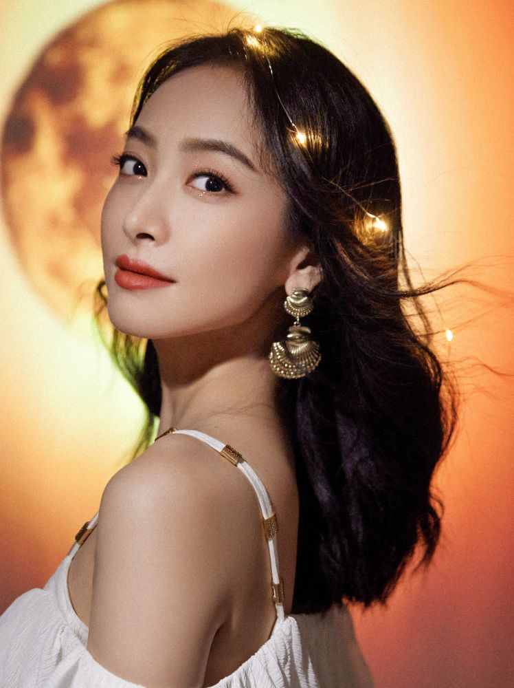 宋茜出席2021湖南卫视春晚温柔颂歌漫游星海月光