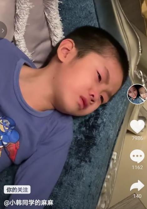韩德君儿子哭成泪人,沙发都湿了!