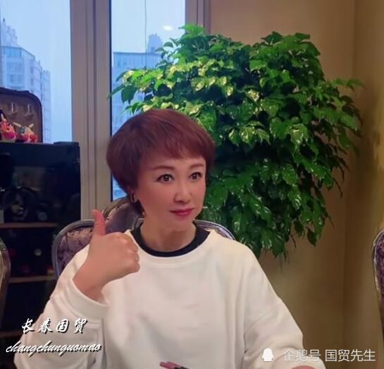 57岁最美妲己傅艺伟近照曝光妆容精致难掩皱纹