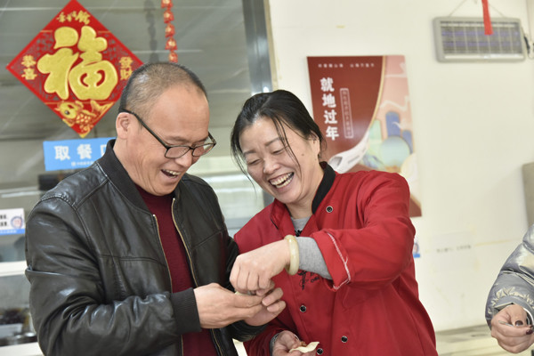 组图|打工夫妻住进"新家":这里的家很温暖