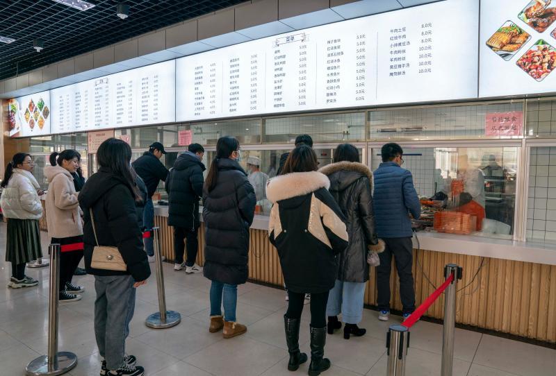 宿舍貼福字食堂有好菜上海海洋大學千名學生留校過小年