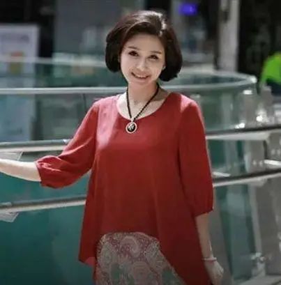 3,波波头不仅适合年轻的小姑娘,对于中老年的阿姨们也是比较适合的哦.