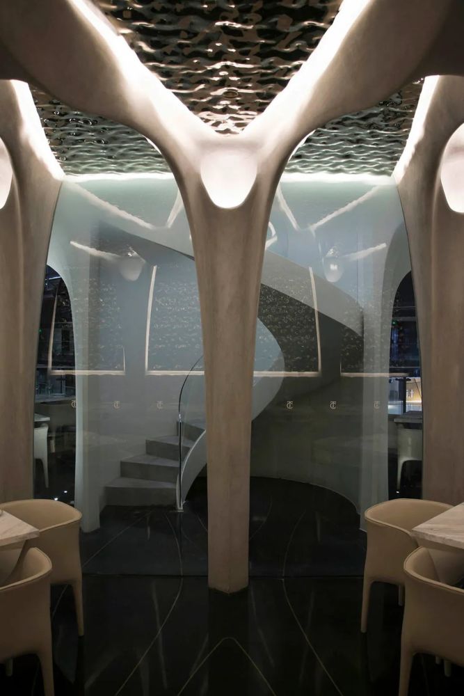 一座"悬浮"的神秘网红餐厅!简直不要太艺术了!_腾讯新闻