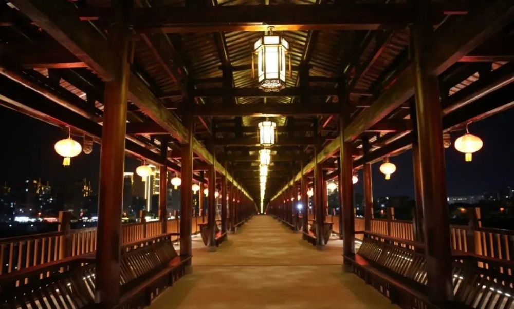 连江含光人行桥连接江滨东路和含光生态公园,建成后,市民仅需通过玉荷