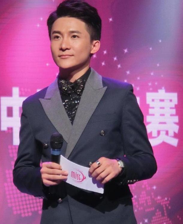 2015年,央视主持边策和母亲通话,一小时后就坠楼身亡,年仅32岁