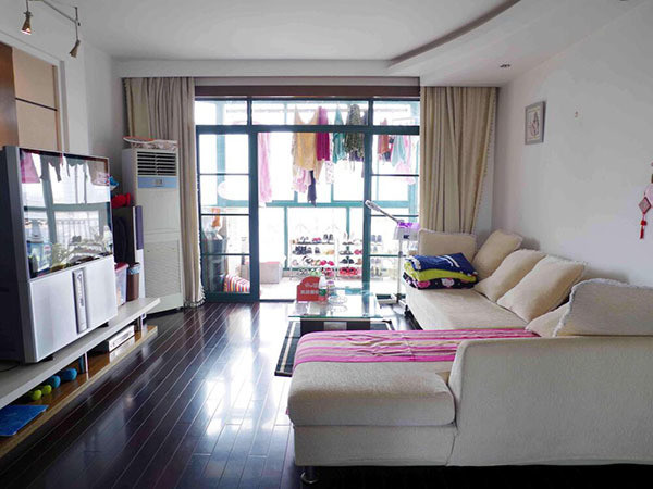 看二手房时可以用一桶水,向每个地方的下水处灌水,例如:台盆下水,浴缸