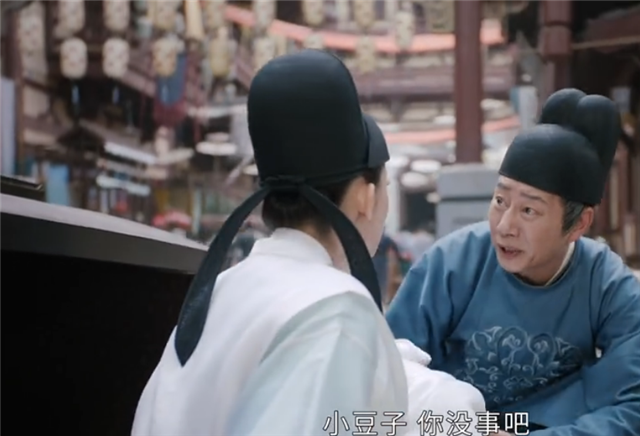《风起霓裳》安氏被烧死,库狄琉璃吃假死药,被孙德成收留养大_腾讯