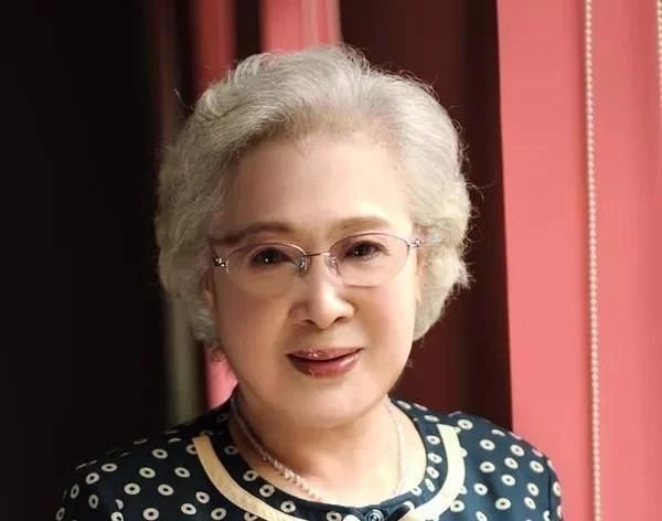 98岁老戏骨秦怡尝遍人生苦难晚年孤身一人