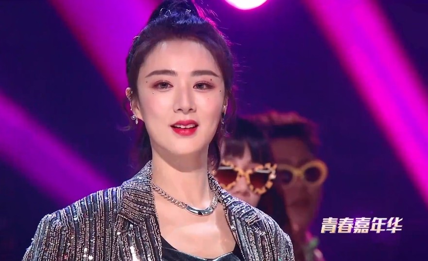 薇娅的"女团腿"有多绝?和婧妹同台,是100斤和90斤的差距了_腾讯新闻