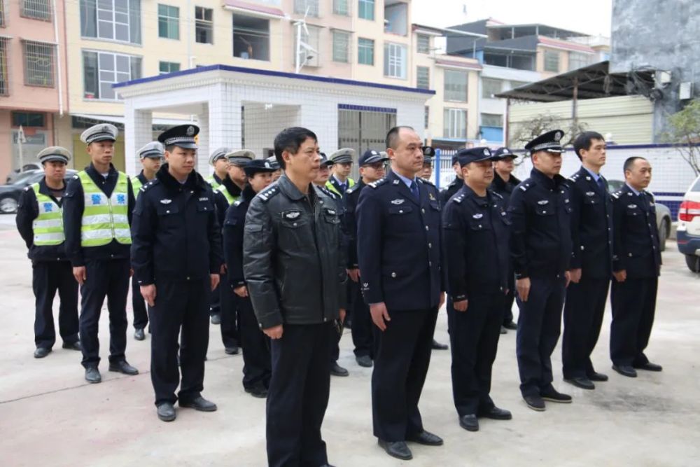 花塘乡党委书记蒋宏峰为派出所揭牌仪式现场1月30日上午,临武县公安局