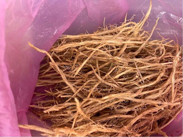 最壕年货现场杭州小伙收到妈妈寄来的年货装满了一整辆货车