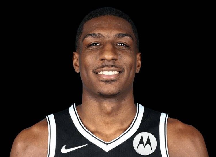 篮网官方今天宣布:双向合同球员雷吉-佩里已被下放至发展联盟.