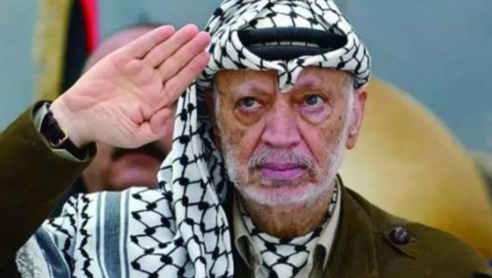 阿拉法特娶小34岁娇妻,过世后妻子得60亿遗产,后还向卡拉菲要钱_腾讯