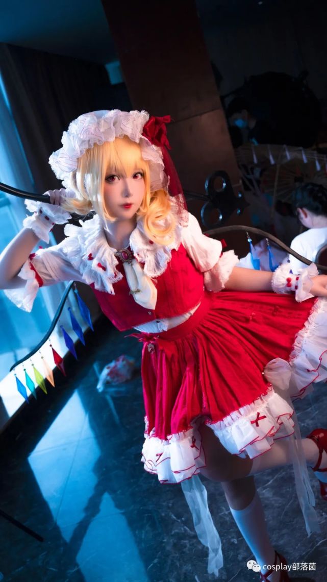 二小姐芙兰朵露cos正片@莉莉娅|芙兰朵露·斯卡雷特|cosplay|莉莉娅