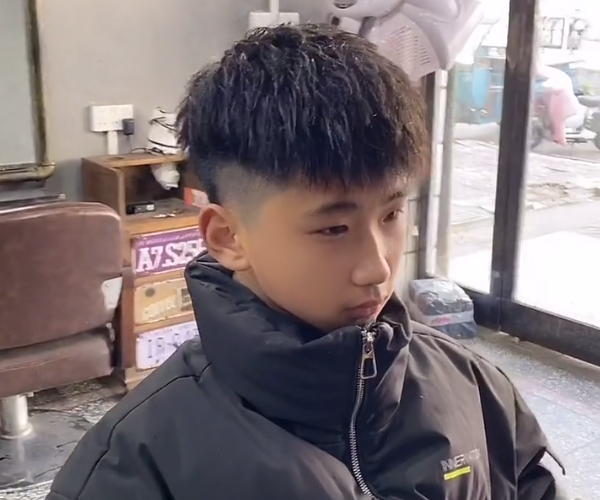 整个人居然变得潇洒了,女生:长大一定是帅哥 - 男童烫发图片韩范锡纸