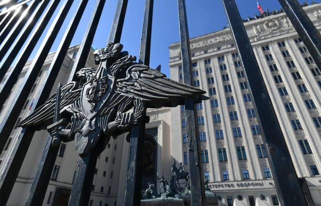 资料图:俄罗斯国防部大楼俄罗斯国防部强调,飞行是严格按照国际空域