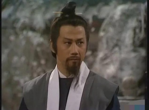 75岁视帝夏雨罕露面,笑容慈祥精神好,一头黑发显年轻