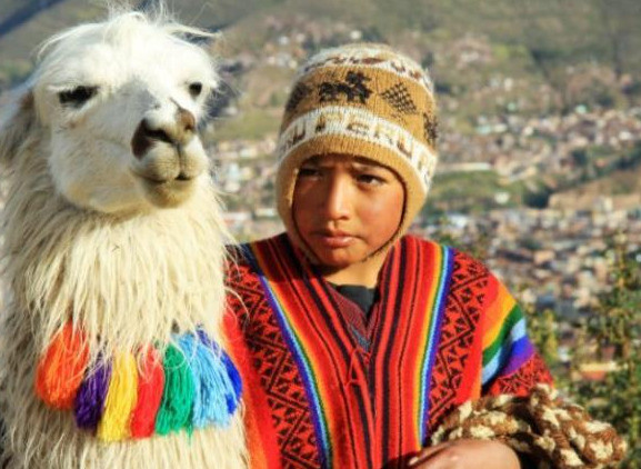 世界唯一哑巴族当地人声带退化靠手语交流吃毒蛇生存