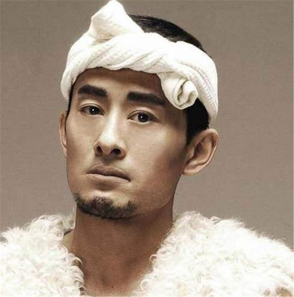 从年入千万到"吃软饭",身份曝光"消失"的阿宝,如今活成这样