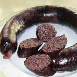 铜瓢粑铜瓢粑是当地十分受欢迎的街头小吃,用米浆加入萝卜丝,葱花等