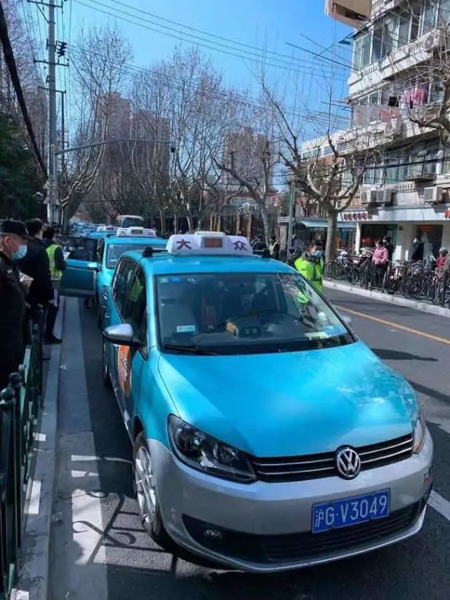 数百名出租车司机赶赴上海这些知名医院