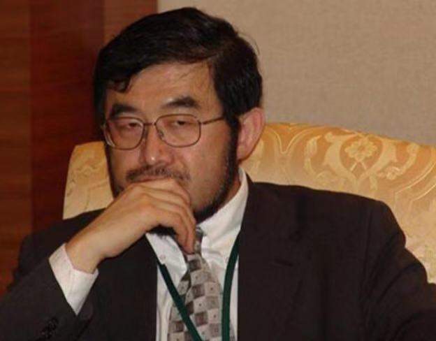 吴鹰这位手压双马的中年男人是当年小灵通手机的创始人