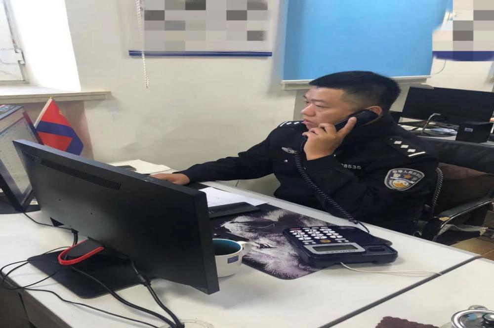 曹警官电话联系李女士.