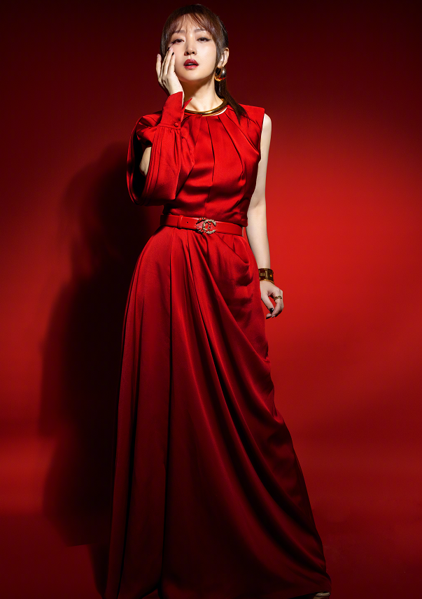 跟许晴杨钰莹学冻龄,解锁新年拍照姿势,大婶年纪也能美成小姑娘