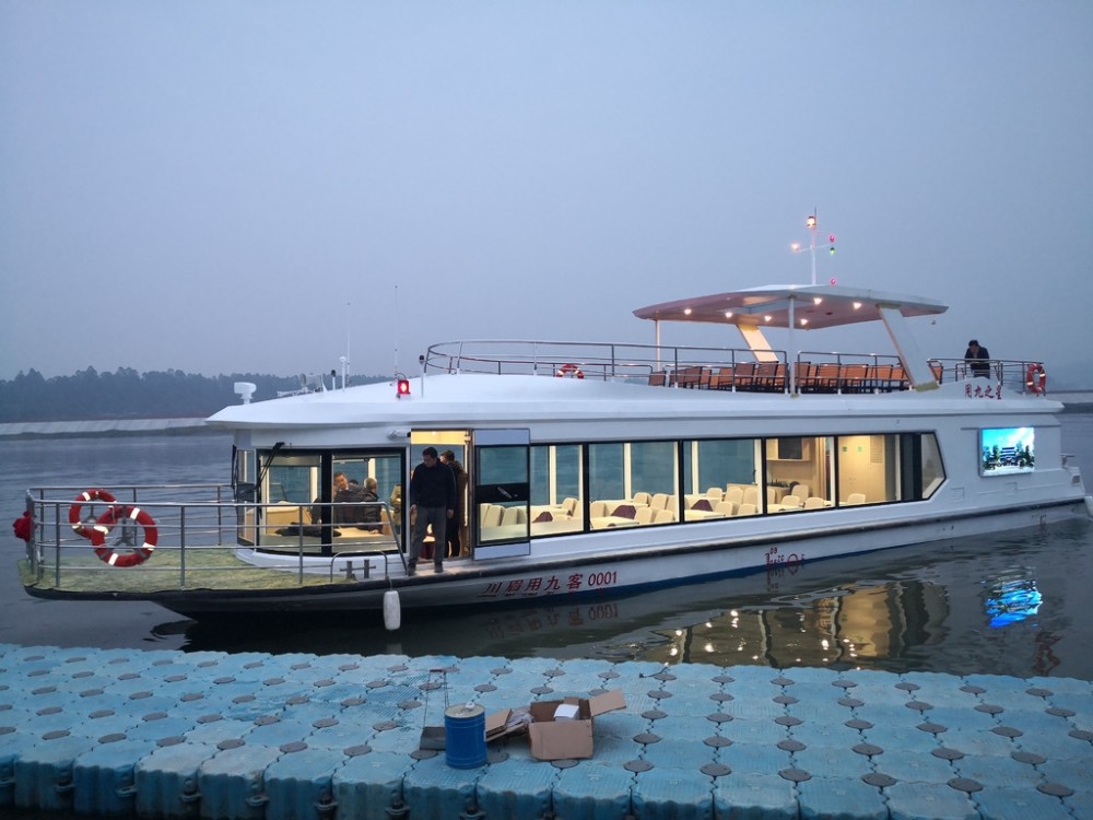 近日,满足我省发布指标体系的第一艘新能源内河旅游客船在眉山市境内