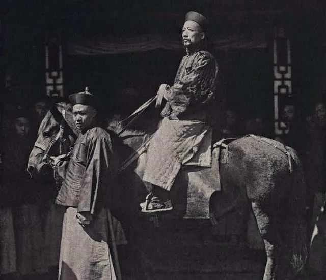 咸丰皇帝和恭亲王奕䜣之间的兄弟关系如何?
