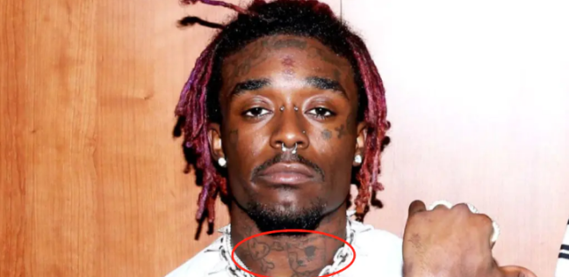 他会把卡通纹身纹在身上