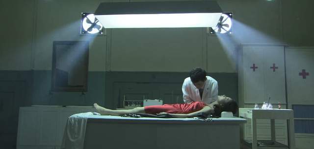 晚秋是在太平间醒来的,医生说,她已经死了,尸体还是在河里被发现的.