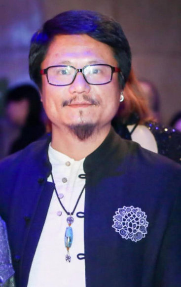 谢谦由著名作词家,策划人姚伟发起,著名作曲家谢谦,歌唱家刘桐,青年