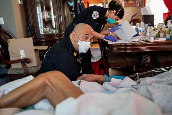 美国疫情蔓延趋势不减,一线医护人员情绪崩溃,得了一种"通病"