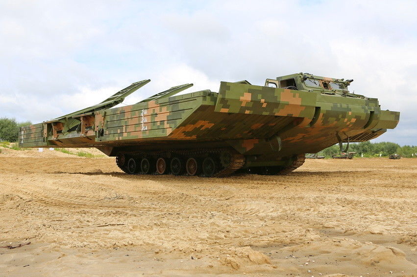 目前hzfq60应急分置式舟桥是我国最先进的第三代重型舟桥,用于在紧急