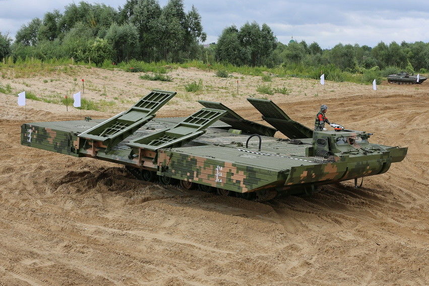 目前hzfq60应急分置式舟桥是我国最先进的第三代重型舟桥,用于在紧急