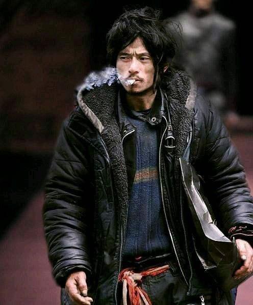 还记得10年前火遍全国的"犀利哥"吗?如今他的近况被周立波说中