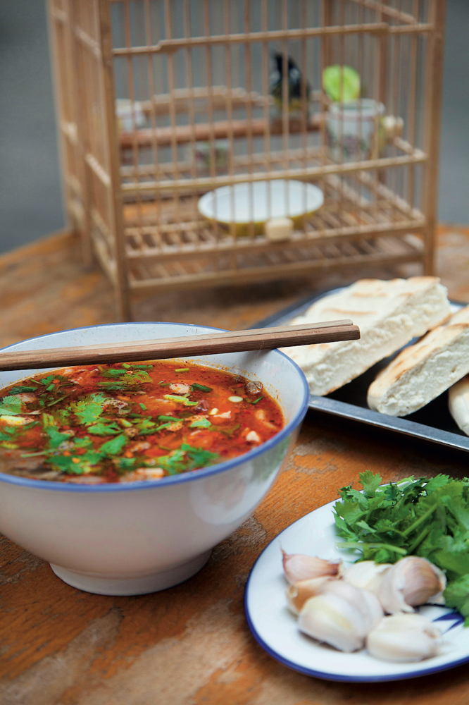 陕西老乔凭一碗凉皮圈粉600万成为快手敲锣人