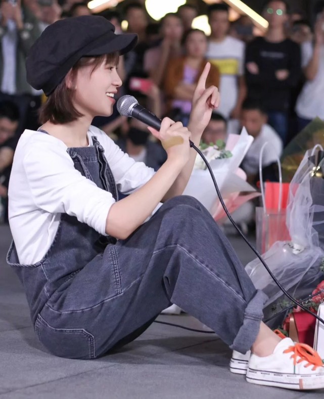 街头路演艺人小阿七,是如何一步一步成为粉丝近千万的网红直播的?