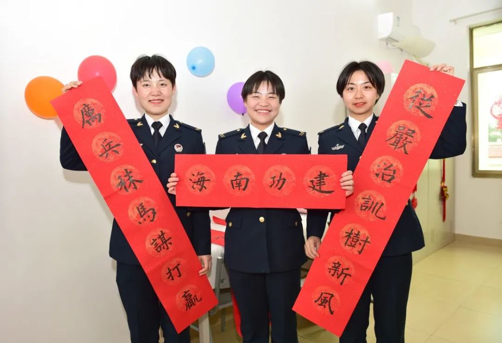 张灯结彩迎新春这个部队的年味儿有点浓