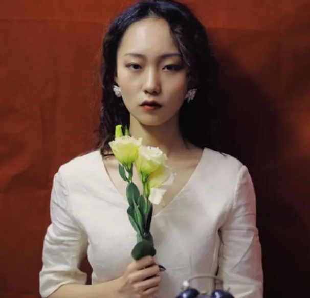 网红贝勒爷吸粉无数,闺蜜摄影师直播露脸,打赏礼物翻倍上涨