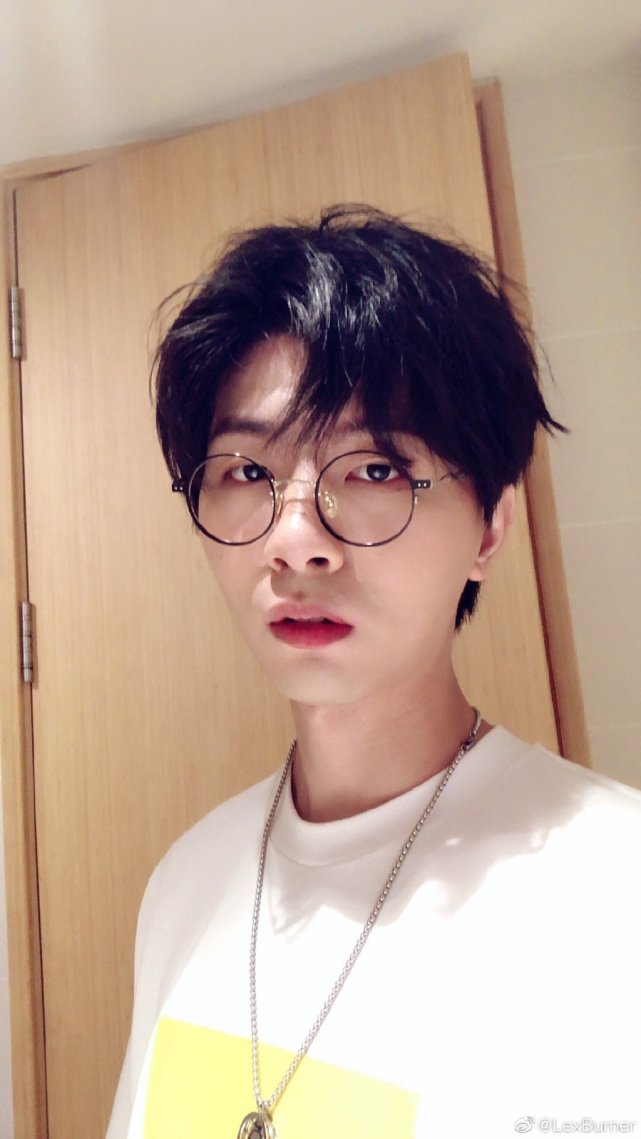 lex因发布人上人言论一天掉粉14万粉丝各种洗白本尊已忘初心