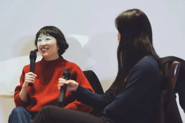 在2018年跟作家周嘉宁的一场对谈里,荞麦说"失败者"是她给自己和周围